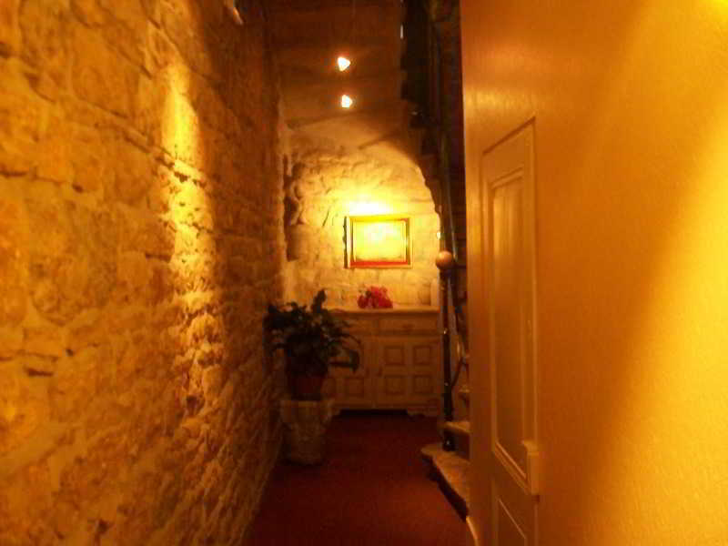 Au Patio Morand Hotel